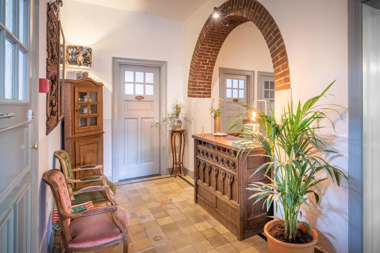 Hotel Nieuw Antiek Helden Bagian luar foto