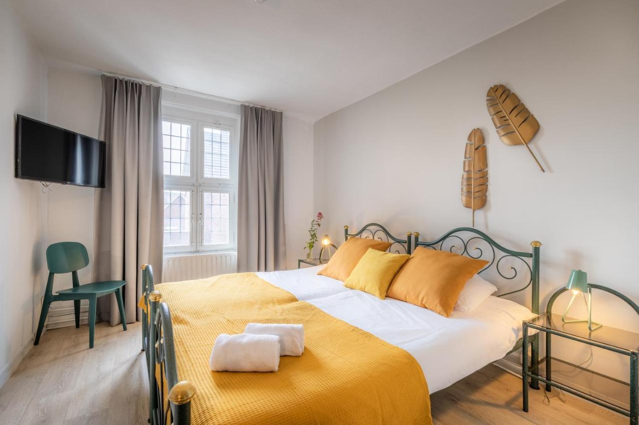 Hotel Nieuw Antiek Helden Bagian luar foto
