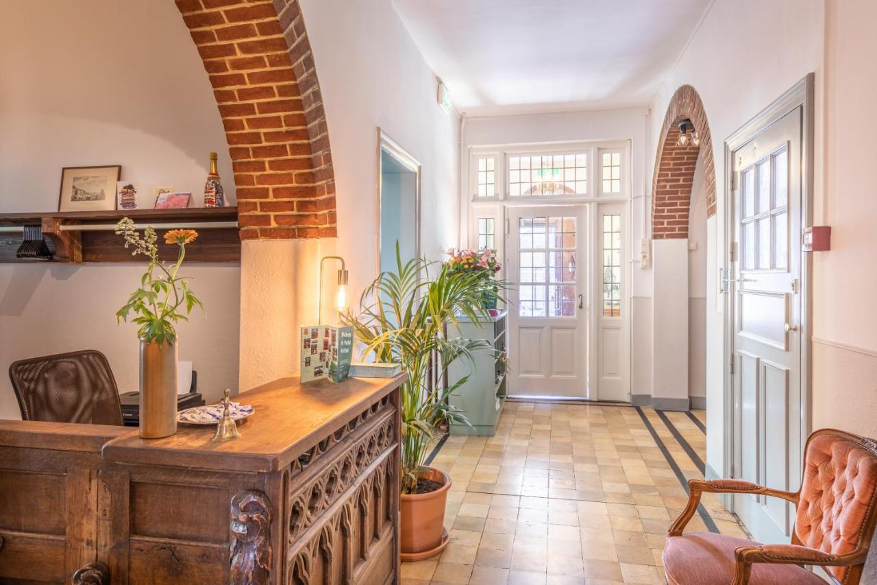 Hotel Nieuw Antiek Helden Bagian luar foto
