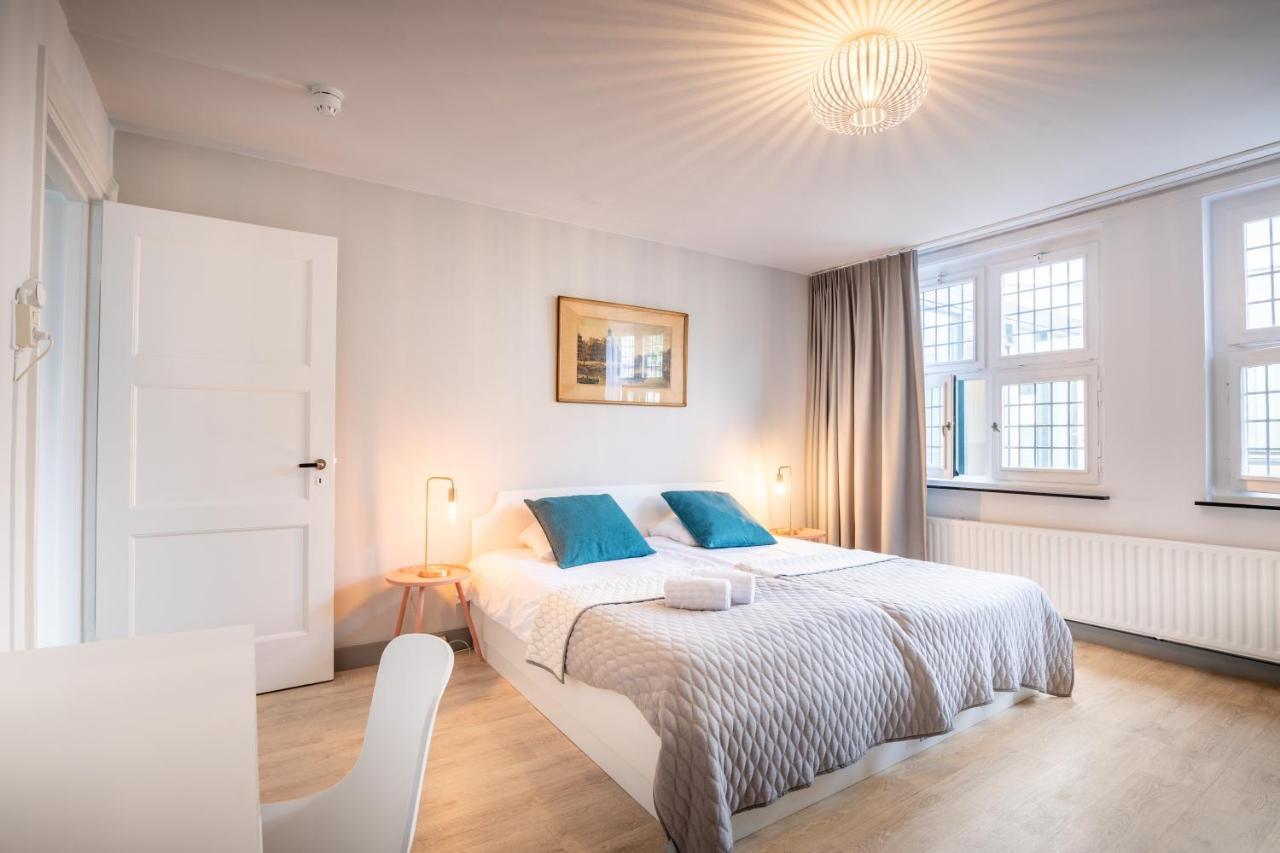 Hotel Nieuw Antiek Helden Bagian luar foto