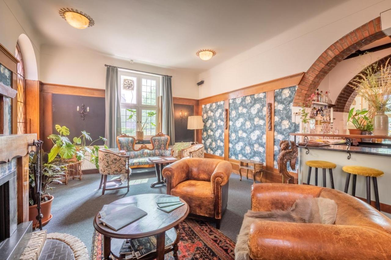 Hotel Nieuw Antiek Helden Bagian luar foto