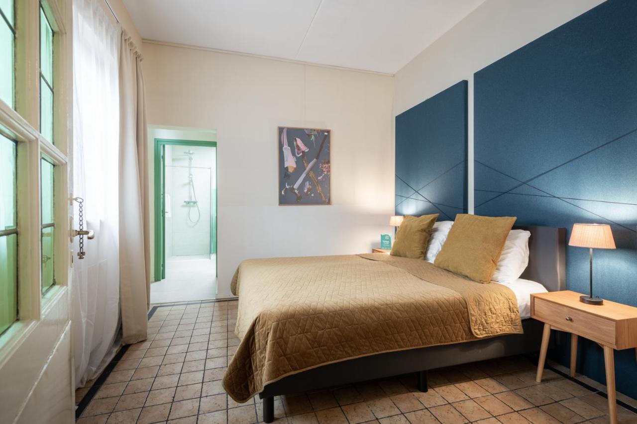 Hotel Nieuw Antiek Helden Bagian luar foto