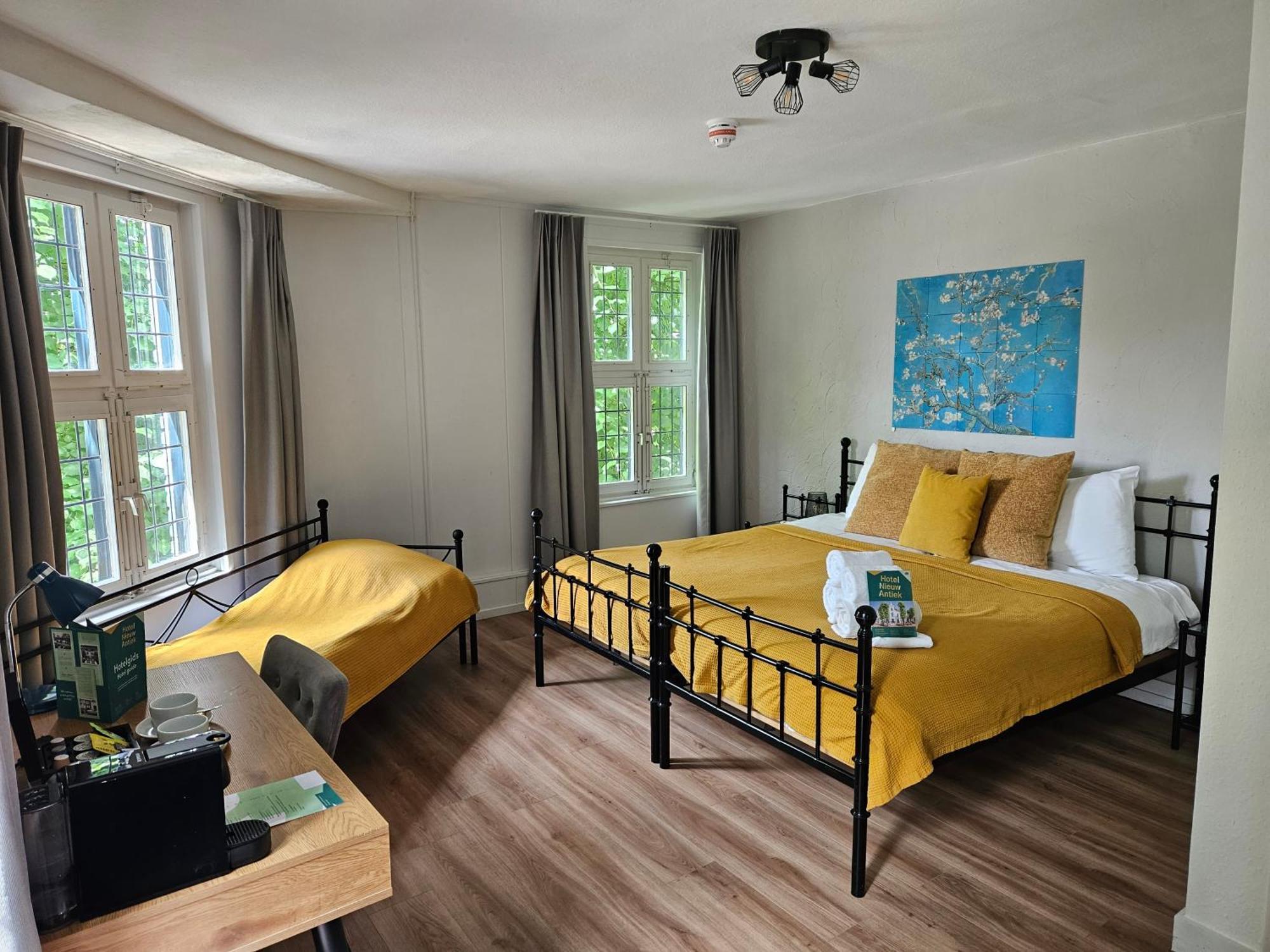 Hotel Nieuw Antiek Helden Ruang foto