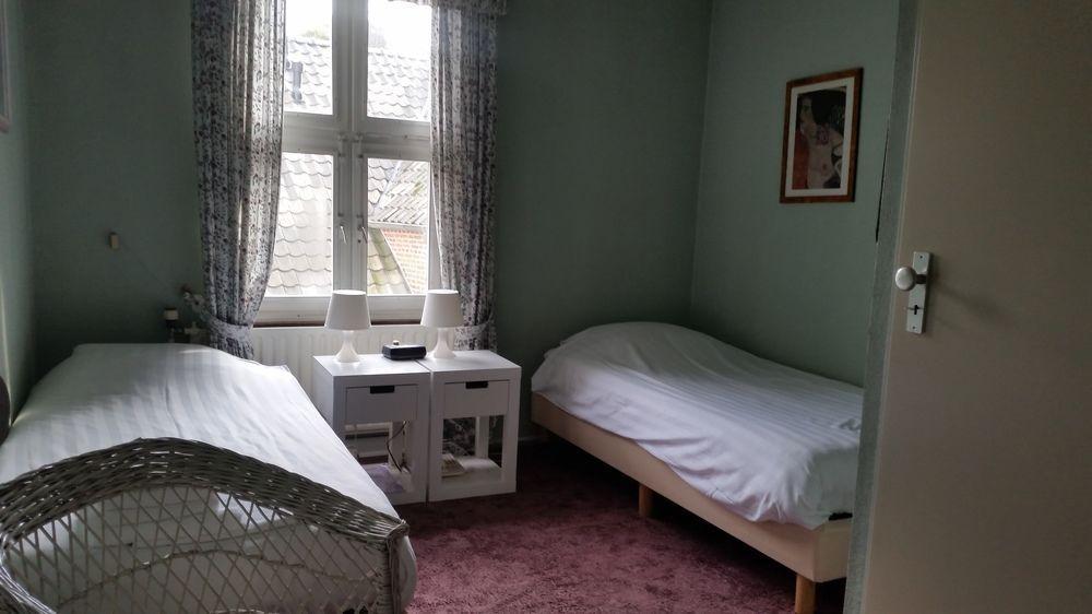 Hotel Nieuw Antiek Helden Bagian luar foto