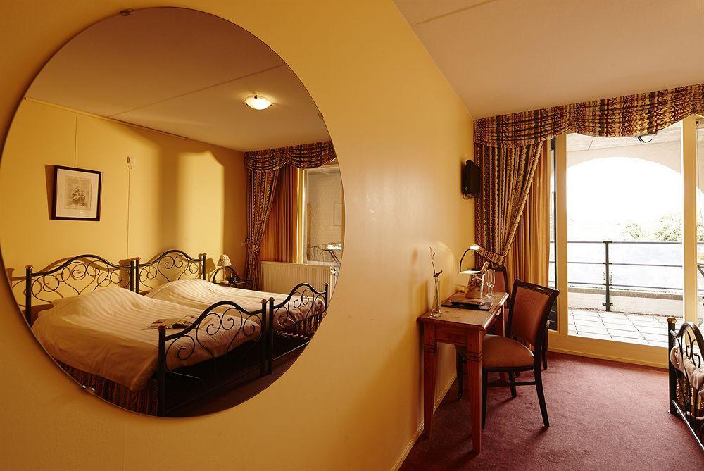 Hotel Nieuw Antiek Helden Bagian luar foto