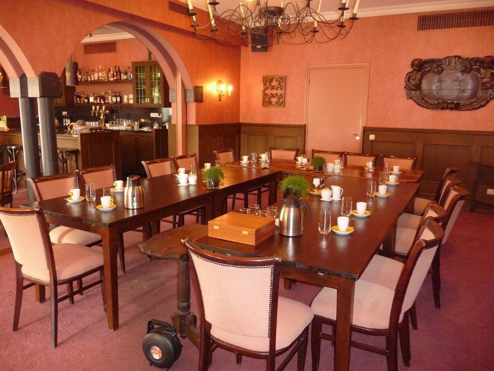 Hotel Nieuw Antiek Helden Bagian luar foto