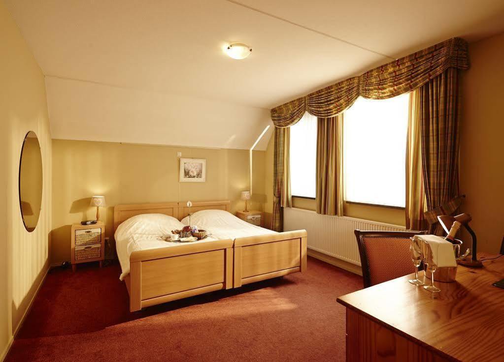 Hotel Nieuw Antiek Helden Bagian luar foto