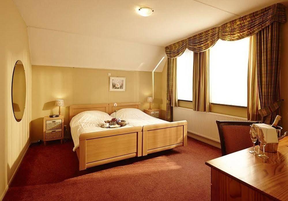 Hotel Nieuw Antiek Helden Bagian luar foto